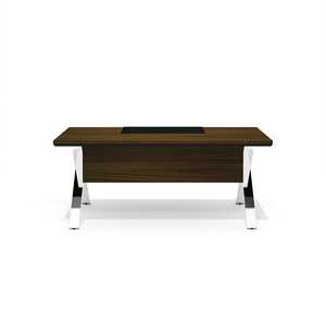 Стол руководителя с траверсом на металлическом каркасе