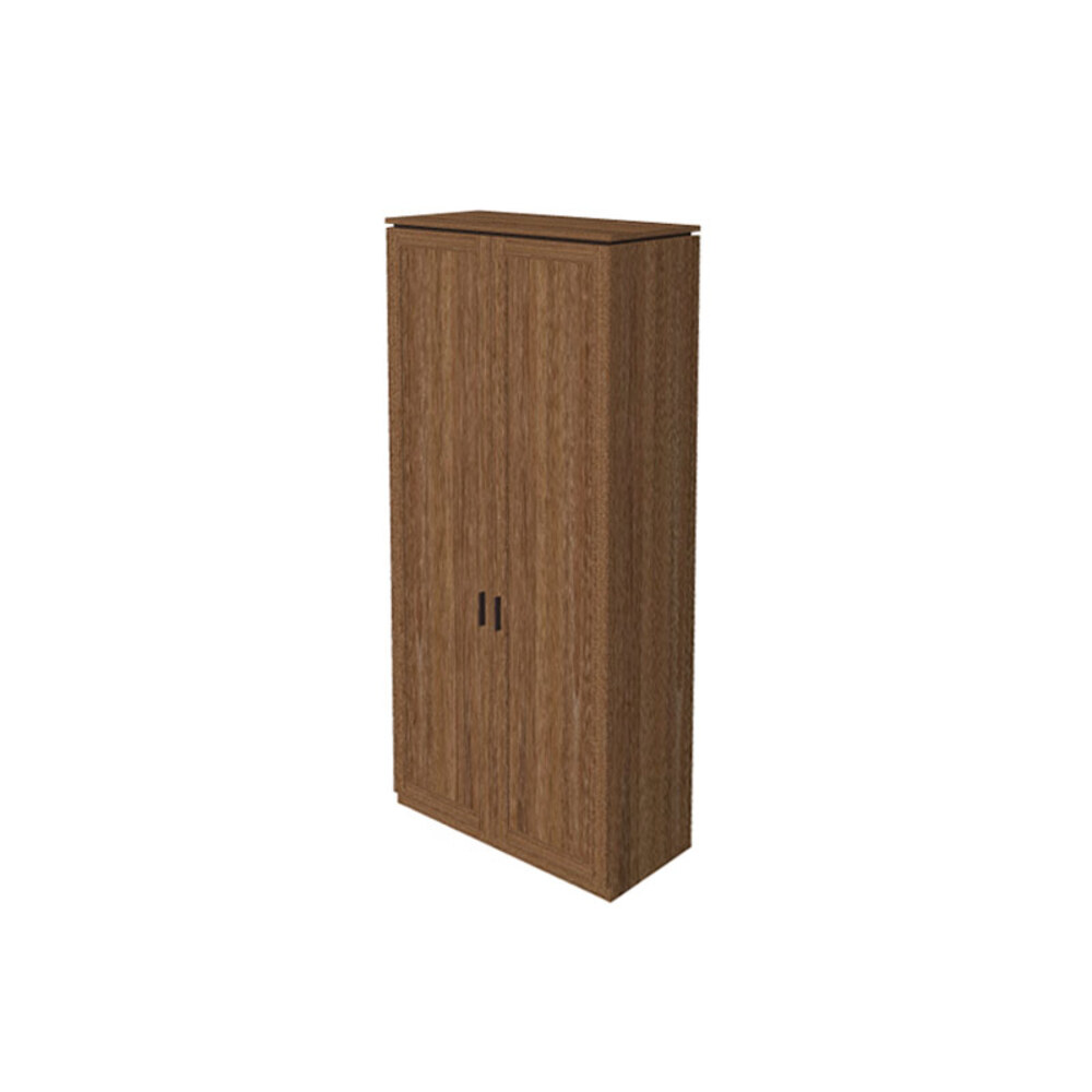 Высокий стеллаж с глухими дверьми