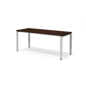 Стол прямой на металлокаркасе