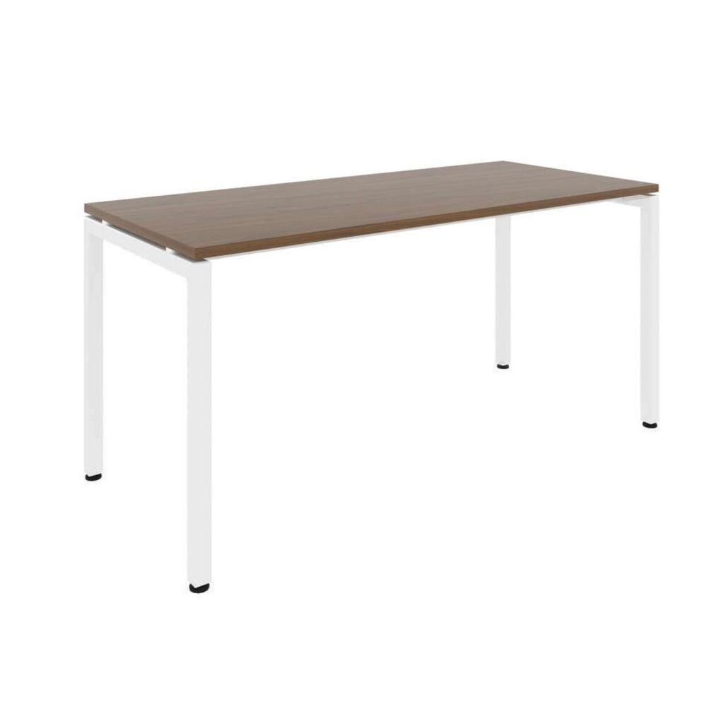 Стол рабочий на металлокаркасе