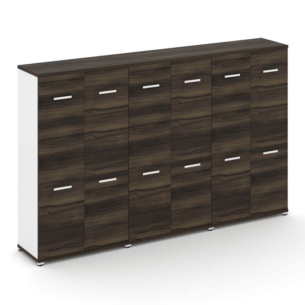 Шкаф три широкие секции, 4 ниши