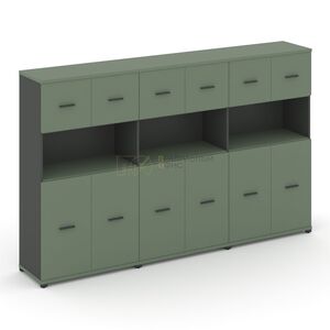 Шкаф три широкие секции, 4 ниши