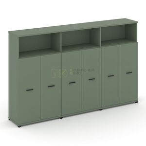 Шкаф три широкие секции, 4 ниши