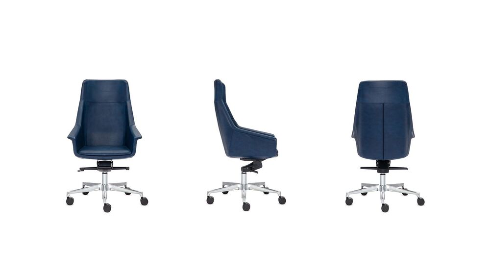 Кресло с высокой спинкой на крестовине с колесами