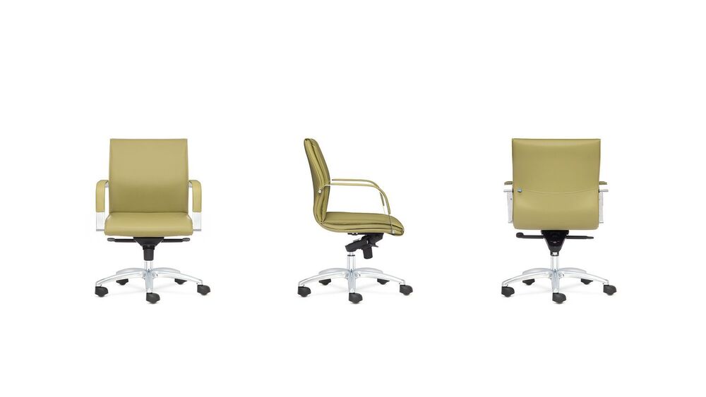 Кресло со средней спинкой на крестовине