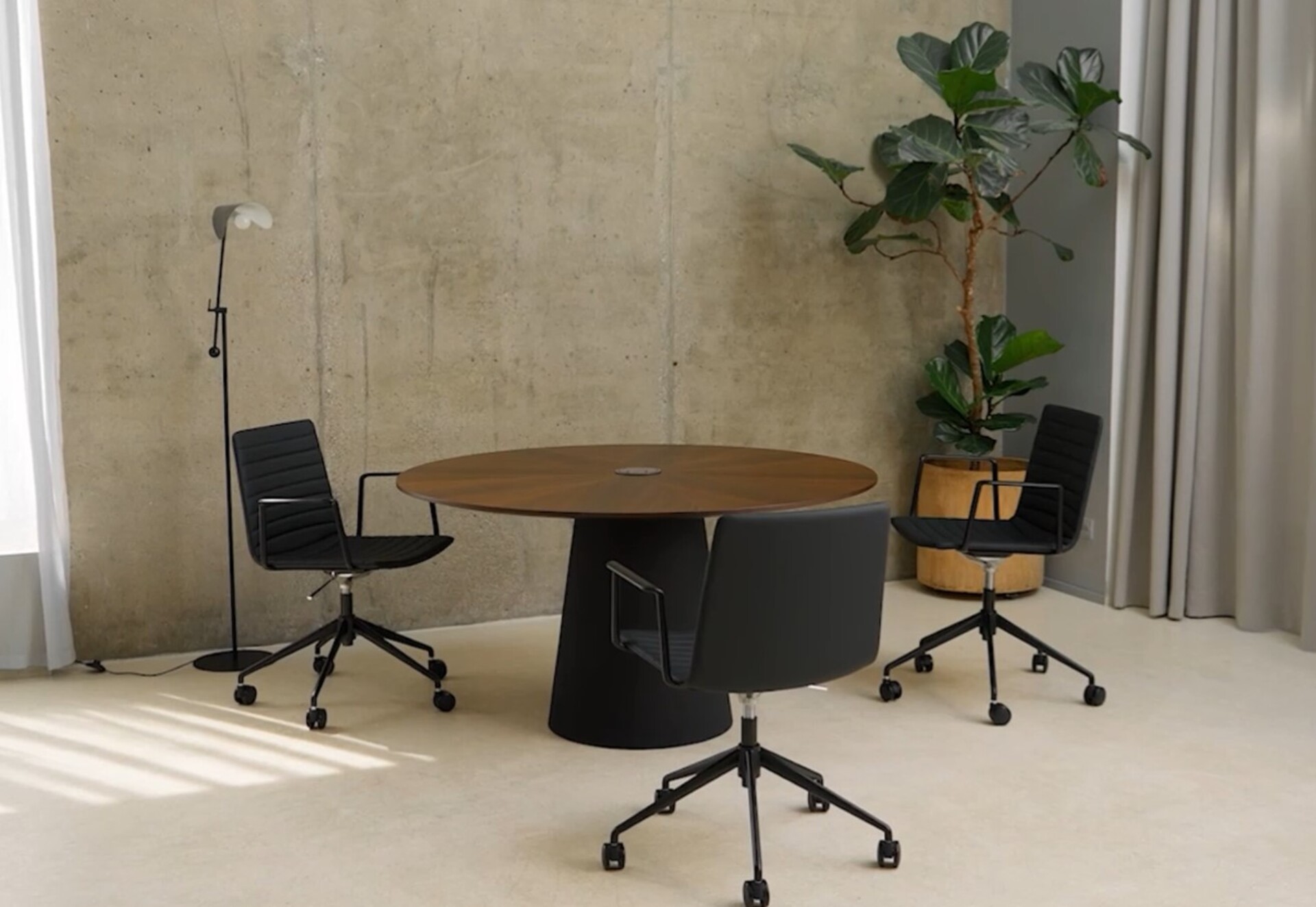 Столы для переговоров Noale видео.